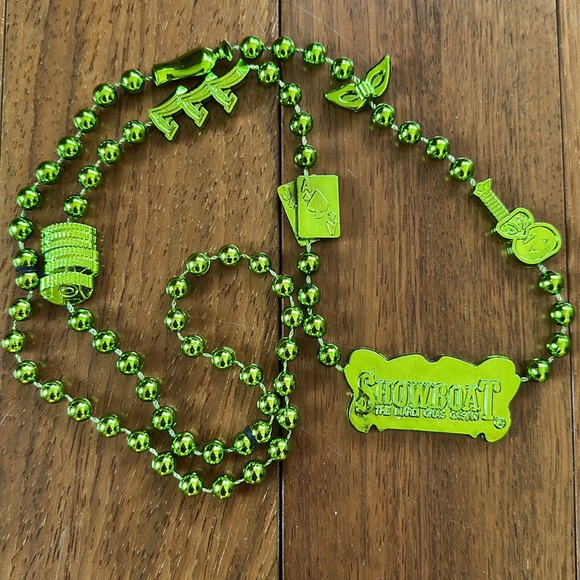 Mardi Gras Showboat New Orleans Party Beads Light up plus… - Picture 5 of 6